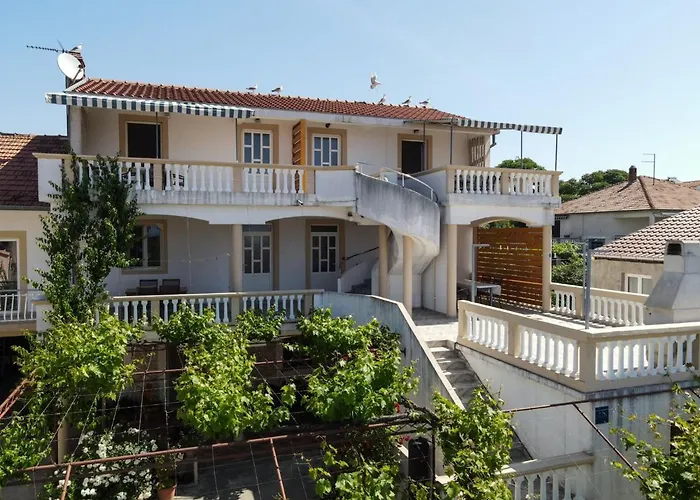Rasin Apartments